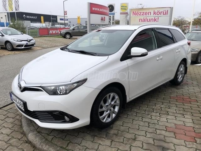 TOYOTA AURIS Touring Sports 1.6 Active Trend+ TSS MO-i. 1.TUL. SZERVIZKÖNYV