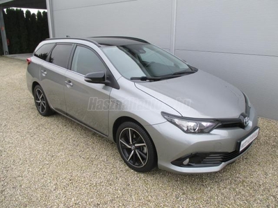 TOYOTA AURIS Touring Sports 1.8 HSD Live (Automata) Szervizkönyv - Digitklíma - Tolatókamera - Tempomat