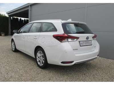 TOYOTA AURIS Touring Sports 1.8 HSD Selection (Automata) Szervizkönyv - Digitklíma - NAVI - Ülésfűtés - Tolatókamera