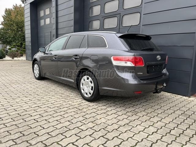 TOYOTA AVENSIS Wagon 2.0 D-4D SZERVIZKÖNYV / KLÍMA / TEMPOMAT / VONÓHOROG