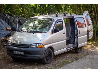 TOYOTA HI-ACE Hiace 2.4 D Glass Van