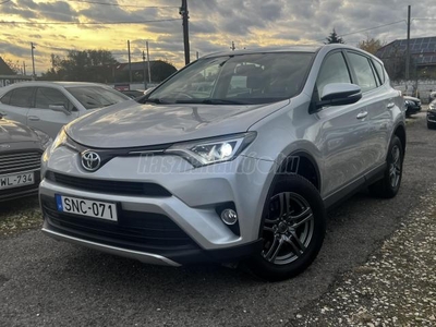 TOYOTA RAV 4 Rav4 2.0 D-4D Executive 2WD Navigáció! Kulcsnélküli nyitás! Elektromos csomagtérajtó!