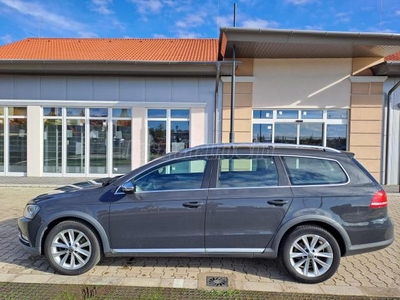 VOLKSWAGEN PASSAT ALLTRACK 2.0 TDI BMT SCR 4Motion kitűnő állapotban.végig vezetett szervizkönyvvel !