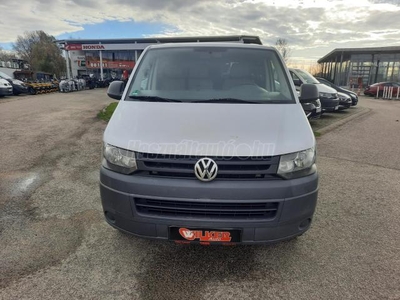 VOLKSWAGEN TRANSPORTER T5 Mikrobusz 2.0 CR TDI (9 személyes ) Szervizkönyv