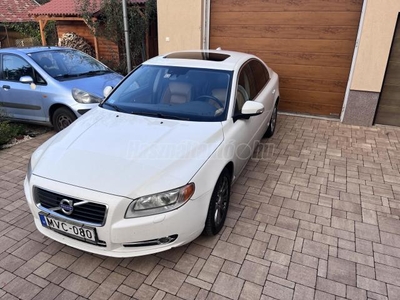 VOLVO S80 2.4 D [D5] Momentum Geartronic D5 Inscription