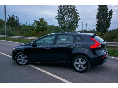 VOLVO V40 1.6 D [D2] Momentum