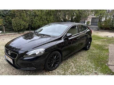 VOLVO V40 2.0 D [D2] Momentum 2