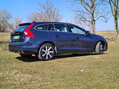 VOLVO V60 2.4 D [D6] PHEV AWD Momentum Geartronic