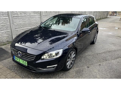 VOLVO V60 2.4 D [D6] PHEV AWD Summum Geartronic