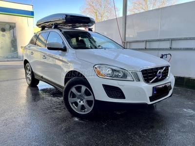 VOLVO XC60 2.0 D [D3] Momentum FWD