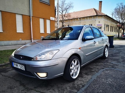 FORD FOCUS 1.6 Comfort Levehető vonóhorog+ Tetősín+Kerékpár tartó