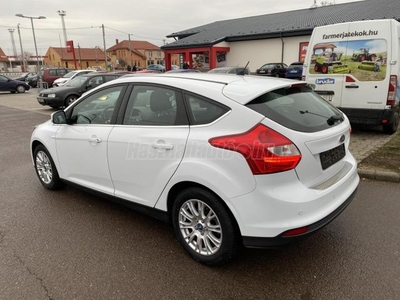 FORD FOCUS 1.6 Ti-VCT Titanium Szervizkönyv!