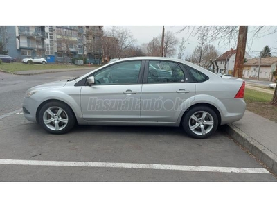 FORD FOCUS 2.0 Ghia Digit klíma