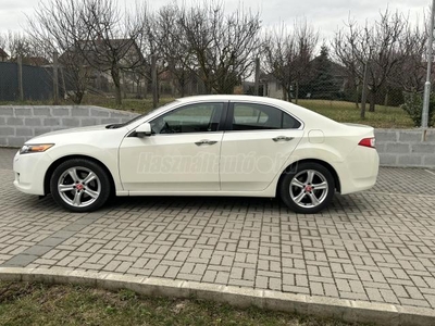 HONDA ACCORD 2.2 i-DTEC Elegance VÉGIG VEZETETT SZ.KÖNYV-ÜLÉSFŰTÉS-TEMPOMAT