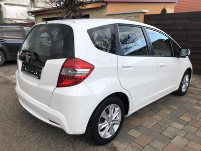 HONDA JAZZ 1.4 Elegance 78602km! Újszerű! téli-nyári gumi. Ülésfűtés