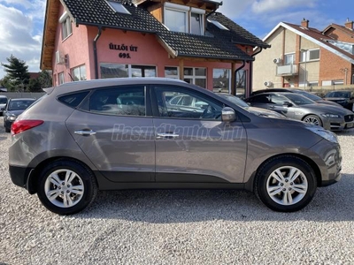 HYUNDAI IX 35 ix35 2.0 CRDi HP Premium 4WD (Automata) MAGYARORSZÁGI. PANORÁMA TETŐ. TOLATÓ KAMERA. NAVIGÁCIÓ. ELÖL-HÁTUL FŰTHETŐ BÓR Ü