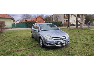 OPEL ASTRA H 1.4 Cosmo