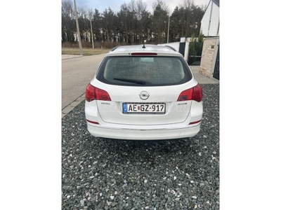 OPEL ASTRA J 1.4 Sport