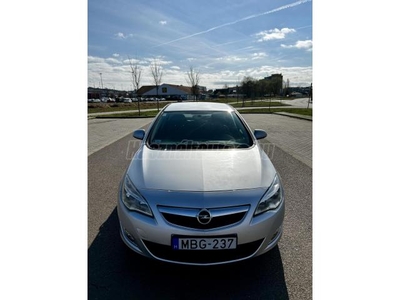 OPEL ASTRA J 1.7 CDTI Sport 2. tulaj. vezetett szervizkönyv