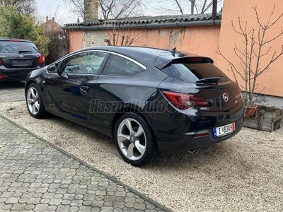 OPEL ASTRA J GTC 1.6 T Sport BOSE HANGRENDSZER//VEZETETT SZERVIZKÖNYV// ÜLÉS.KORMÁNY FŰTÉS