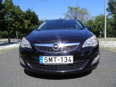 OPEL ASTRA J Sports Tourer 1.4 T Cosmo