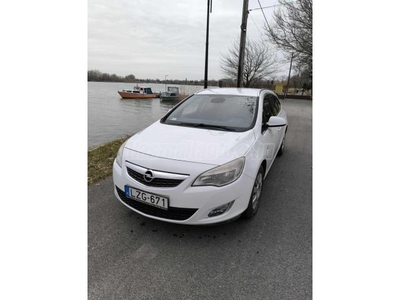 OPEL ASTRA J Sports Tourer 1.4 T Sport