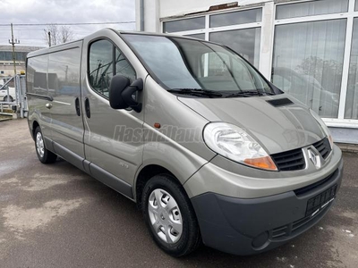 RENAULT TRAFIC 2.0 dCi L2H1 Business végig szervizelt. hosszított