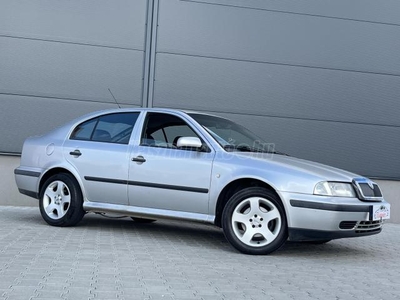 SKODA OCTAVIA 1.9 TDI Elegance egész jó bőrben van az öregfiú