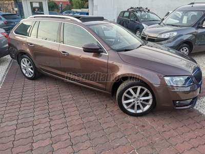 SKODA OCTAVIA Combi 1.4 TSI Style DSG Panoráma üvegtető/Ülésfűtés /Félbőr/2 év Műszaki Garancia/Tetőcsomagtartó