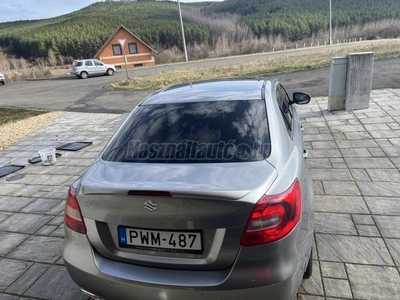 SUZUKI KIZASHI 2.4 SDLX CVT 4WD