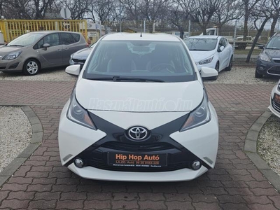 TOYOTA AYGO 1.0 x-play Tolató kamera