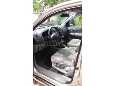 TOYOTA HI LUX Hilux 2.5 D-4D 4x4 Double Comfort AC