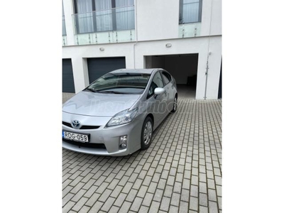 TOYOTA PRIUS 1.8 HSD(Automata)