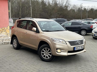 TOYOTA RAV 4 Rav4 2.0 Sol 16K ÚJSZGUMI 8KERÉK 4X4 LOCK KLÍMA HIFI ISOFIX DEKÓRPK SZKÖNYV EU5 135EKM SZALON