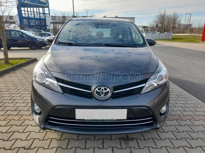 TOYOTA VERSO 1.6 D-4D Executive Skyview panoráma tető. nagy navi tolatókamerával. vonóhorog.téli-nyári garnitúra.2 kulcs