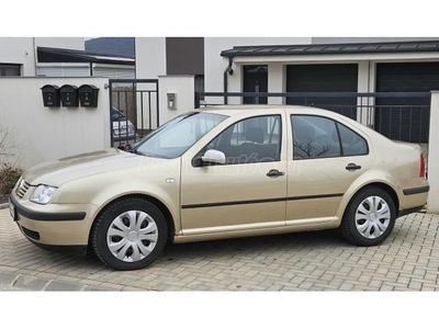 VOLKSWAGEN BORA 1.6 Comfortline