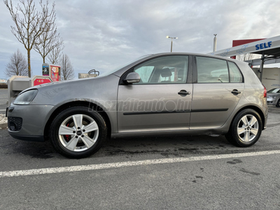 VOLKSWAGEN GOLF V 1.6 Trendline