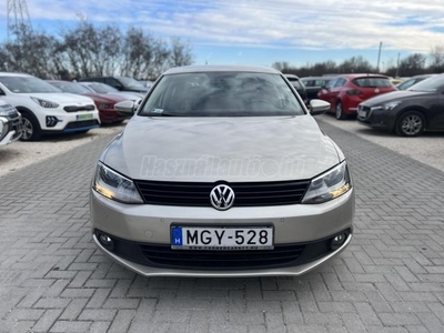 VOLKSWAGEN JETTA VI 1.6 CR TDI Comfortline DSG DIGITKLÍMA! ÜLÉSFŰTÉS! PARKRADAR!