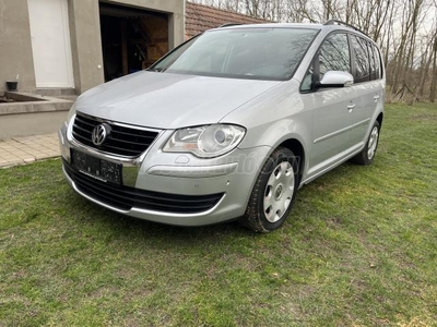 VOLKSWAGEN TOURAN 1.6 Trendline