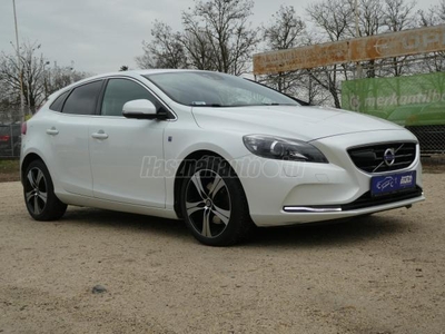 VOLVO V40 2.0 D [D2] Summum