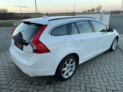 VOLVO V60 2.0 D [D4] Momentum Geartronic