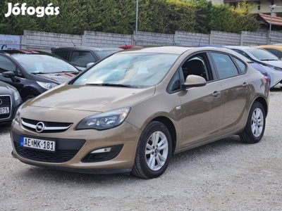 Opel Astra J Sedan 1.4 T Enjoy Szervizkönyv-Ülé...