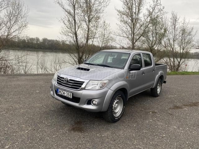 TOYOTA HI LUX Hilux 2.5 D-4D 4x4 Double Comfort AC VSC VÉGIG MÁRKASZERVIZ. FRISSEN SZERVIZELVE. 1 TULAJ!