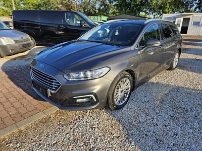 FORD MONDEO 2.0 FHEV Titanium eCVT SZERVIZKÖNYV