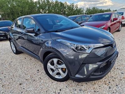 TOYOTA C-HR 1.8 Hybrid Comfort Business e-CVT Navi! Ülésfűtés! Sáv-Távtartó! Tolatókamera!