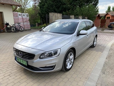 VOLVO V60 2.4 D [D6] PHEV AWD Summum Geartronic