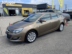 Opel Astra J Sedan 1.6 Cosmo (Automata)