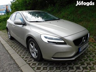 Volvo V40 2.0 D [D2] Momentum Vezetett szervizk...