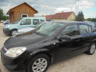 Opel Astra H 1.4 Essentia Szervizkönyves