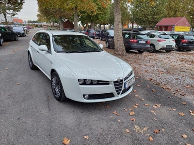 ALFA ROMEO 159 SW 2.0 JTDm 16V Distinctive 252.000 KM-VEZETETT SZERVÍZKÖNYV!!!